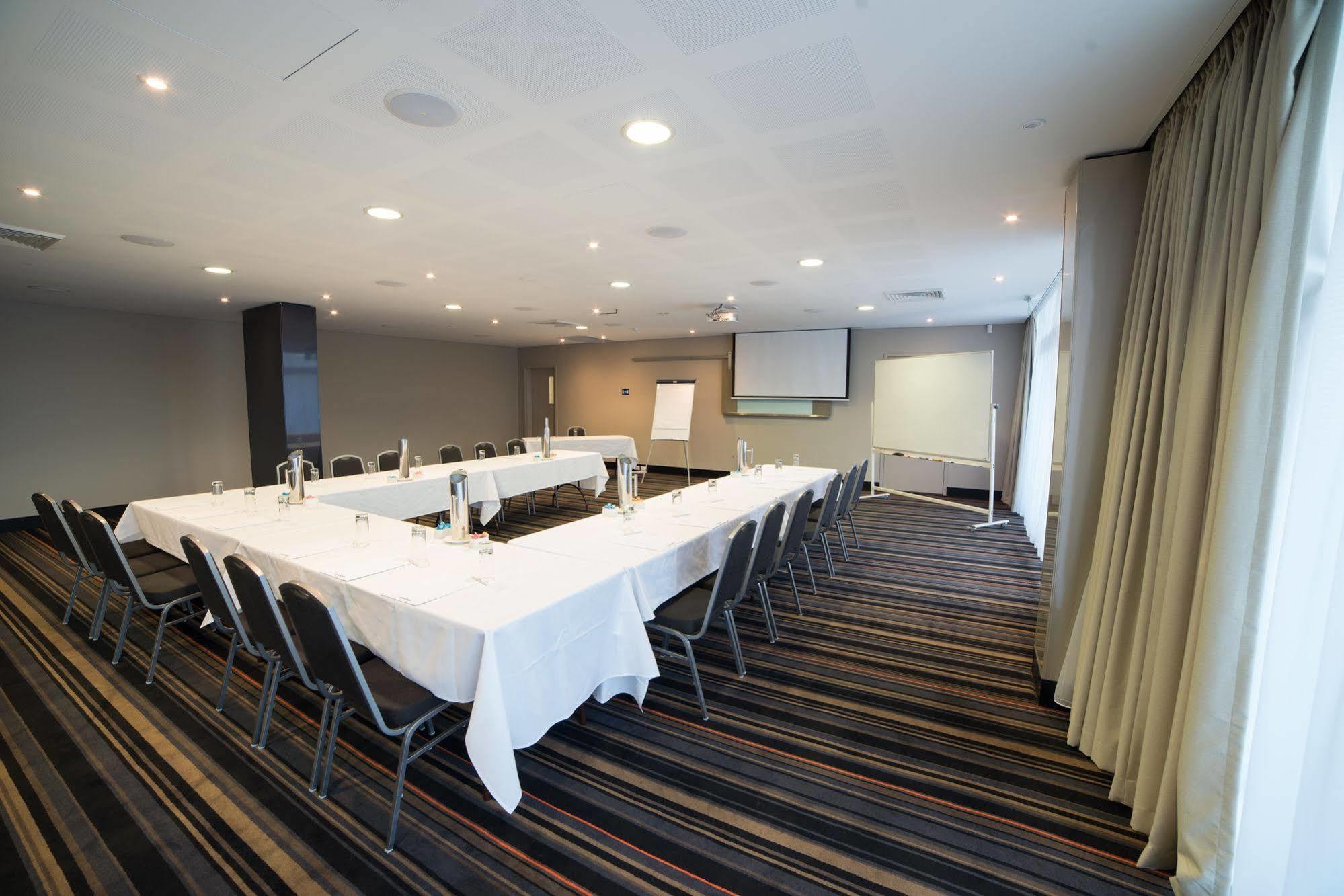 Quality Suites Pioneer Sands Вуллонгонг Экстерьер фото