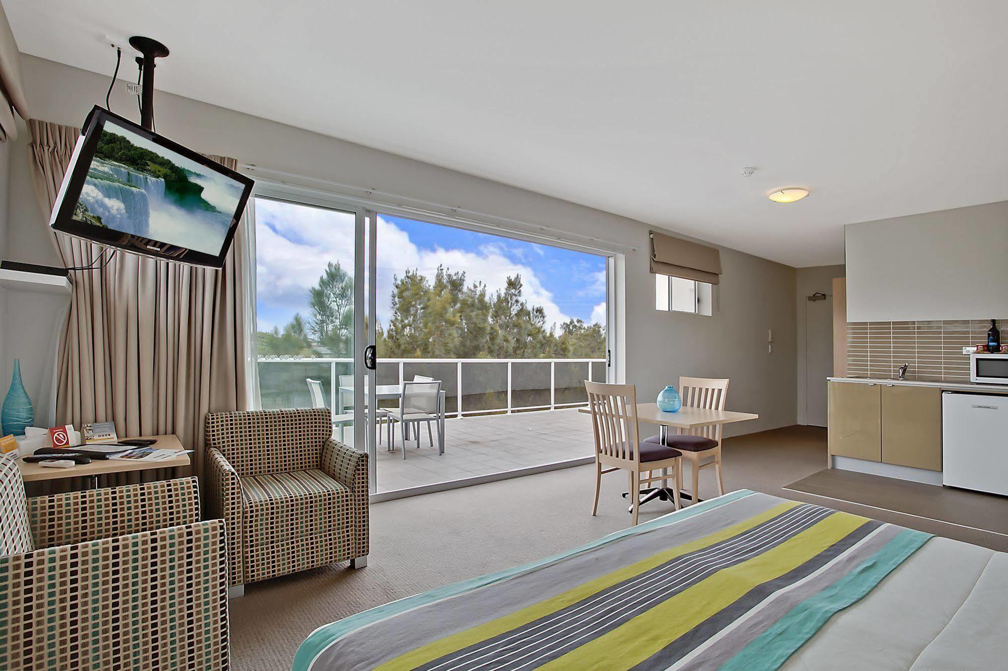 Quality Suites Pioneer Sands Вуллонгонг Экстерьер фото
