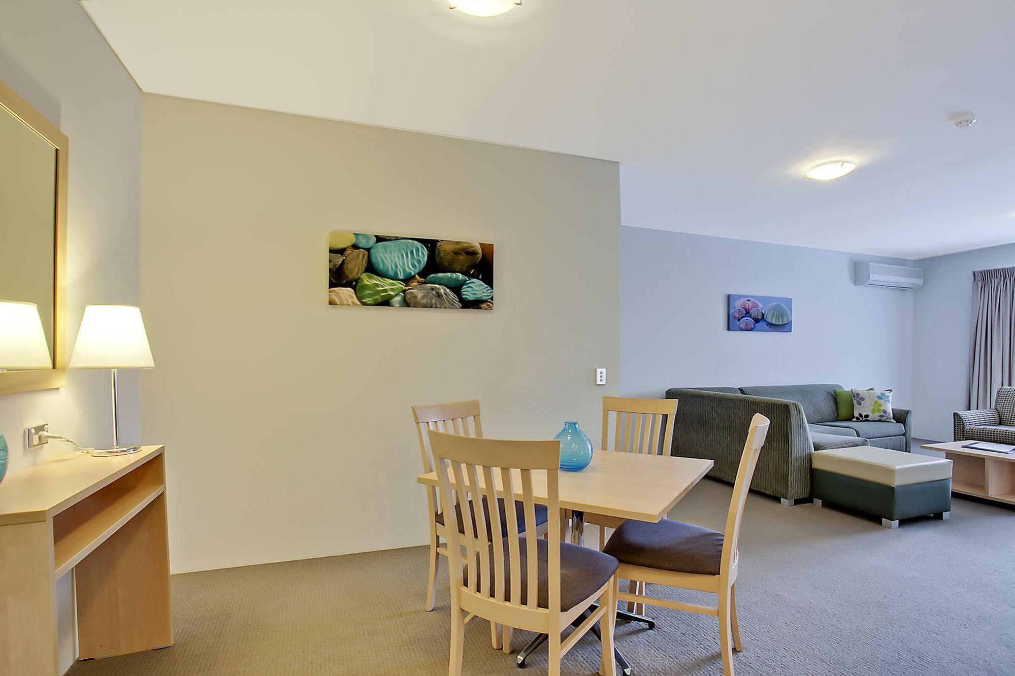 Quality Suites Pioneer Sands Вуллонгонг Экстерьер фото